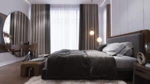 Optimiertes Schlafzimmer mit Verdunklungsvorhängen und Königsbett – perfekte Schlafumgebung