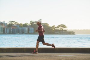 Sport und Schlaf: 7 Methoden für besseren Schlaf (2026)